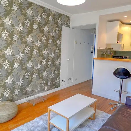Apartment New Sunny Flat Near Montorgeuil *